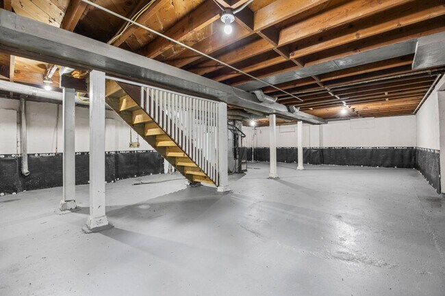 Building Photo - 2408 26th St