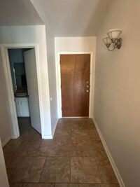 Building Photo - Welcome to this charming 2 bedroom, 2 bath...