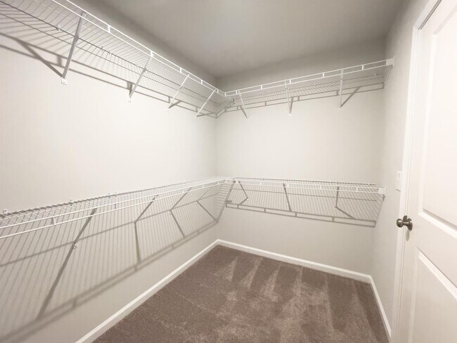 Building Photo - 107 Glen Forest Dr