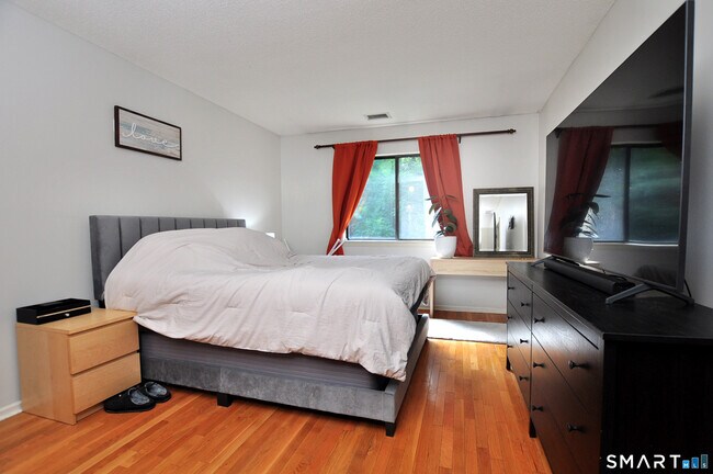 Building Photo - 30 Simsbury Landing
