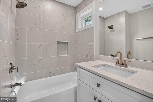 Building Photo - 5310 Cathedral Ave NW