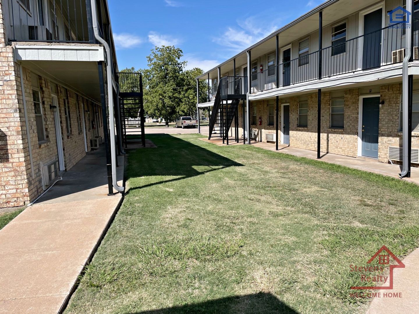 Building Photo - 1502 NW Kingsbury Ave