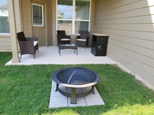 Building Photo - 13811 Newman Stage