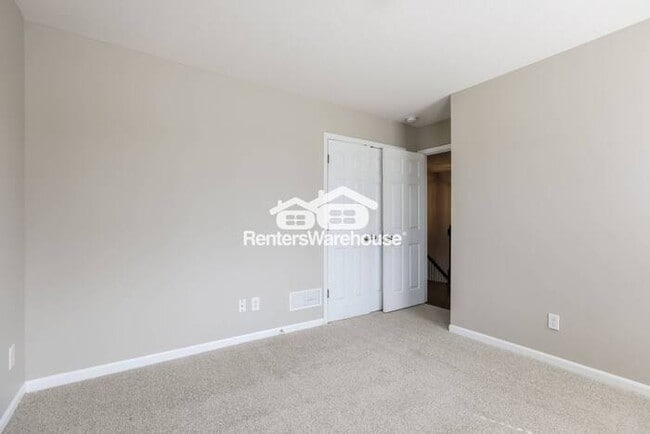 Building Photo - Amazing 4 Bed, 2.5 Bath Home in Lee's Summ...