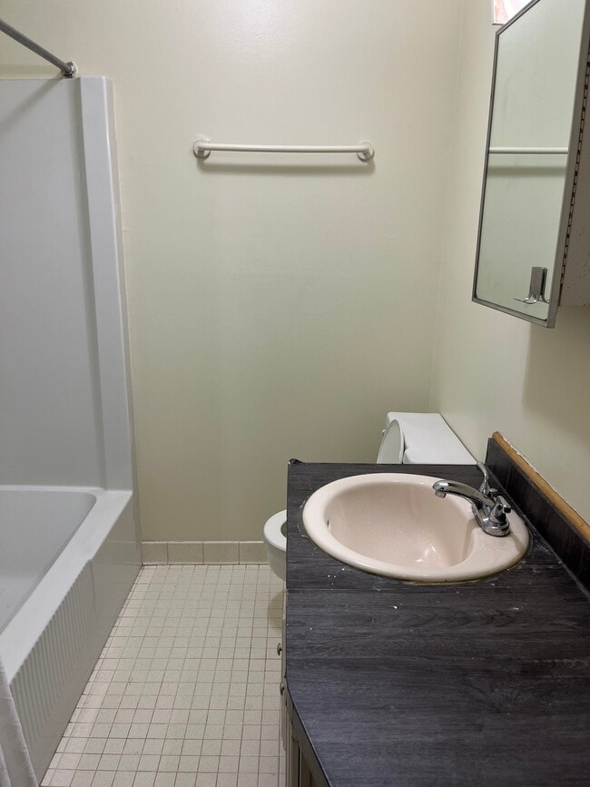 Building Photo - 1540 Burcham Dr