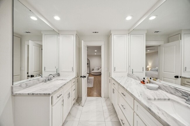 Building Photo - 5816 Orchid Ln