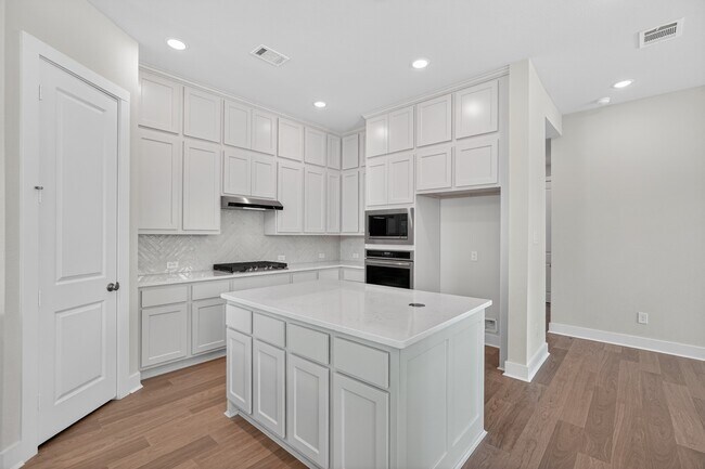 Building Photo - 304 Fields Ln