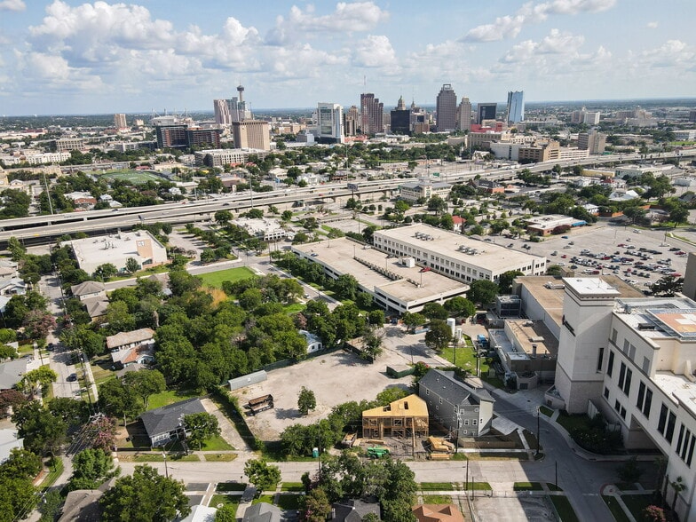 Building Photo - 850 E Erie Ave