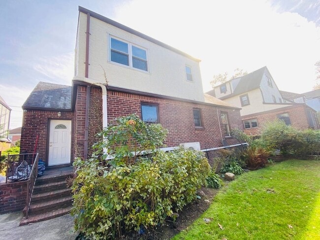 Building Photo - 181-69 Tudor Rd