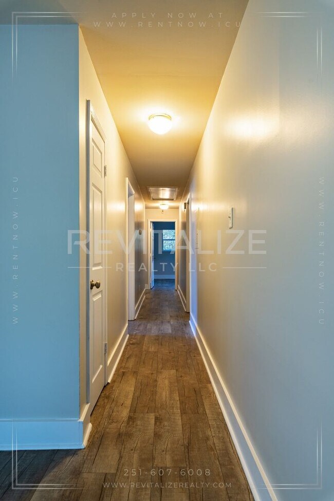 Building Photo - 1746 Cody Rd N