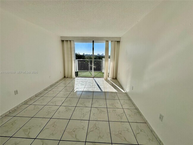 Building Photo - 1200 NE Miami Gardens Dr