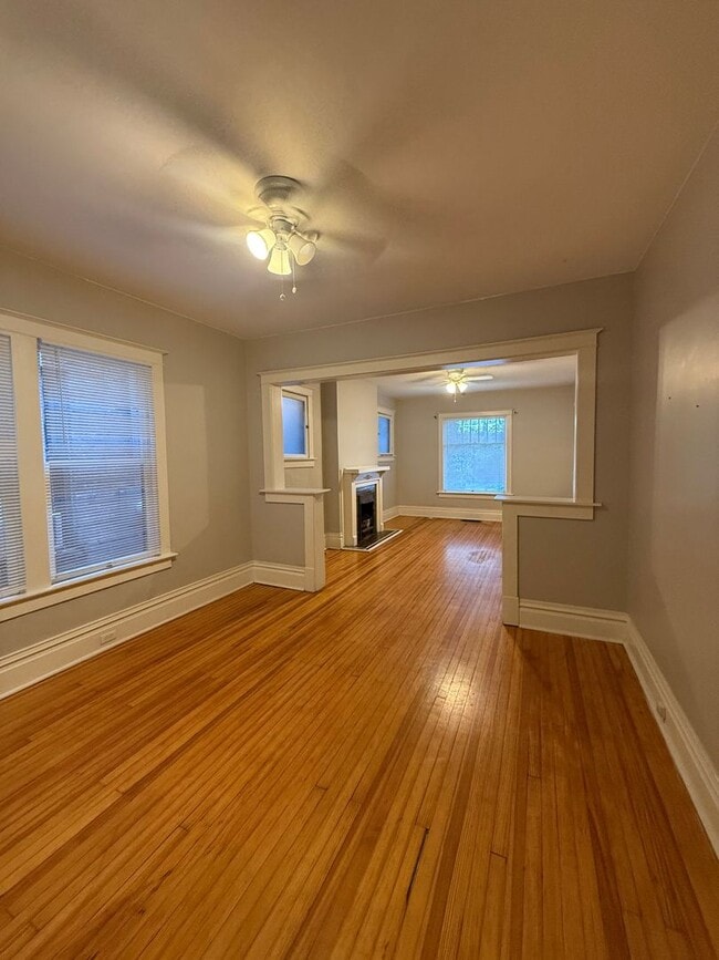 Building Photo - Gorgeously Classic 2 Bed/1 Bath in Whittier/City Park! AVAILABLE NOW!