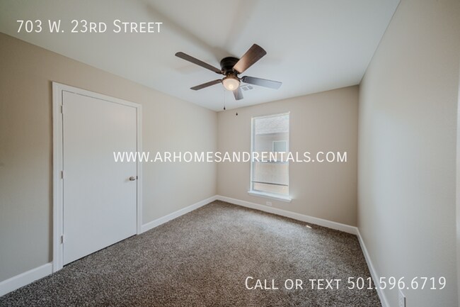 Building Photo - 703 W 23rd St