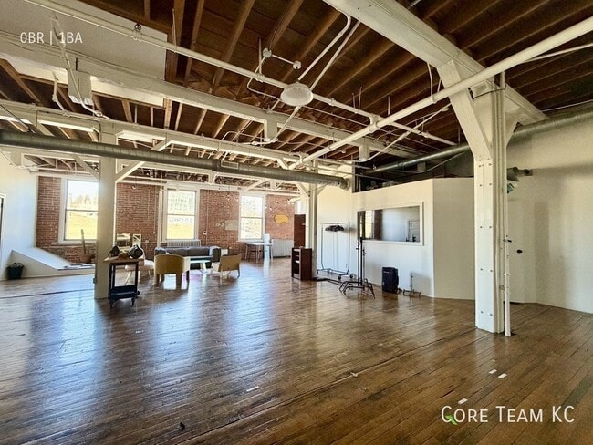 Building Photo - 1800 Central St