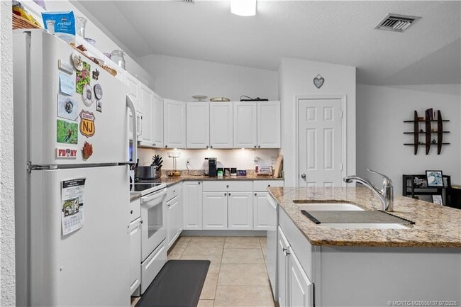 Building Photo - 1529 NE Sunview Terrace