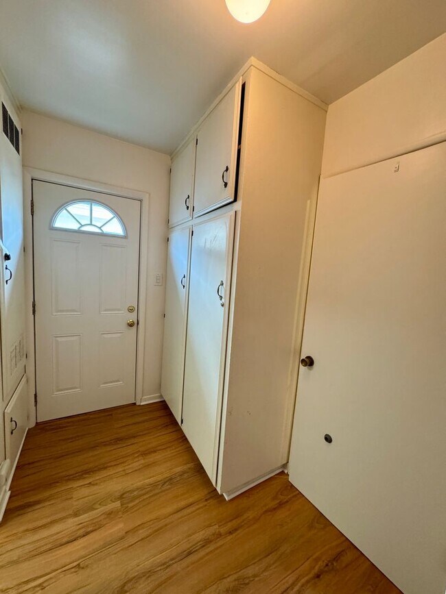 Building Photo - Charming 4-Bedroom Home on a Quiet Tree-Li...