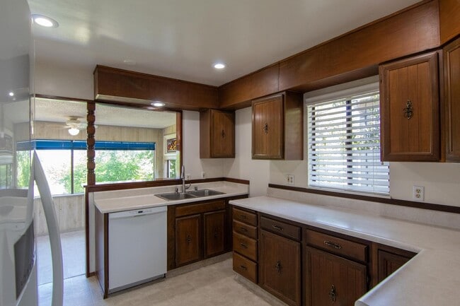 Building Photo - Spacious Custom Redding Home with Characte...