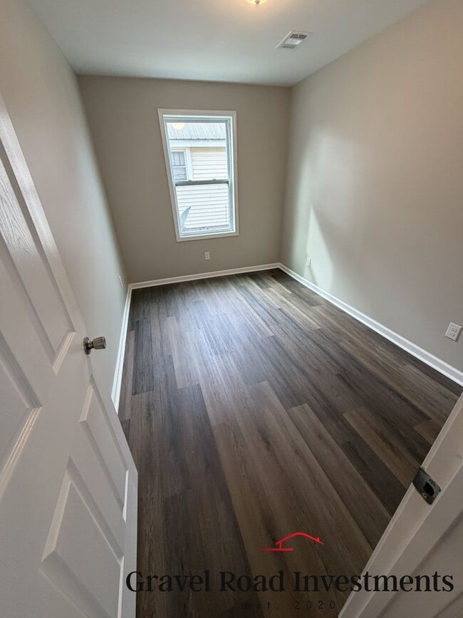 Building Photo - Beautifully Remodeled 4 Bedroom / 2 Bath Home – Move-In Ready!