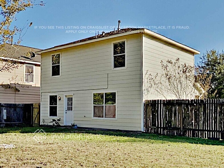 Building Photo - 9211 Shaded Pines Dr