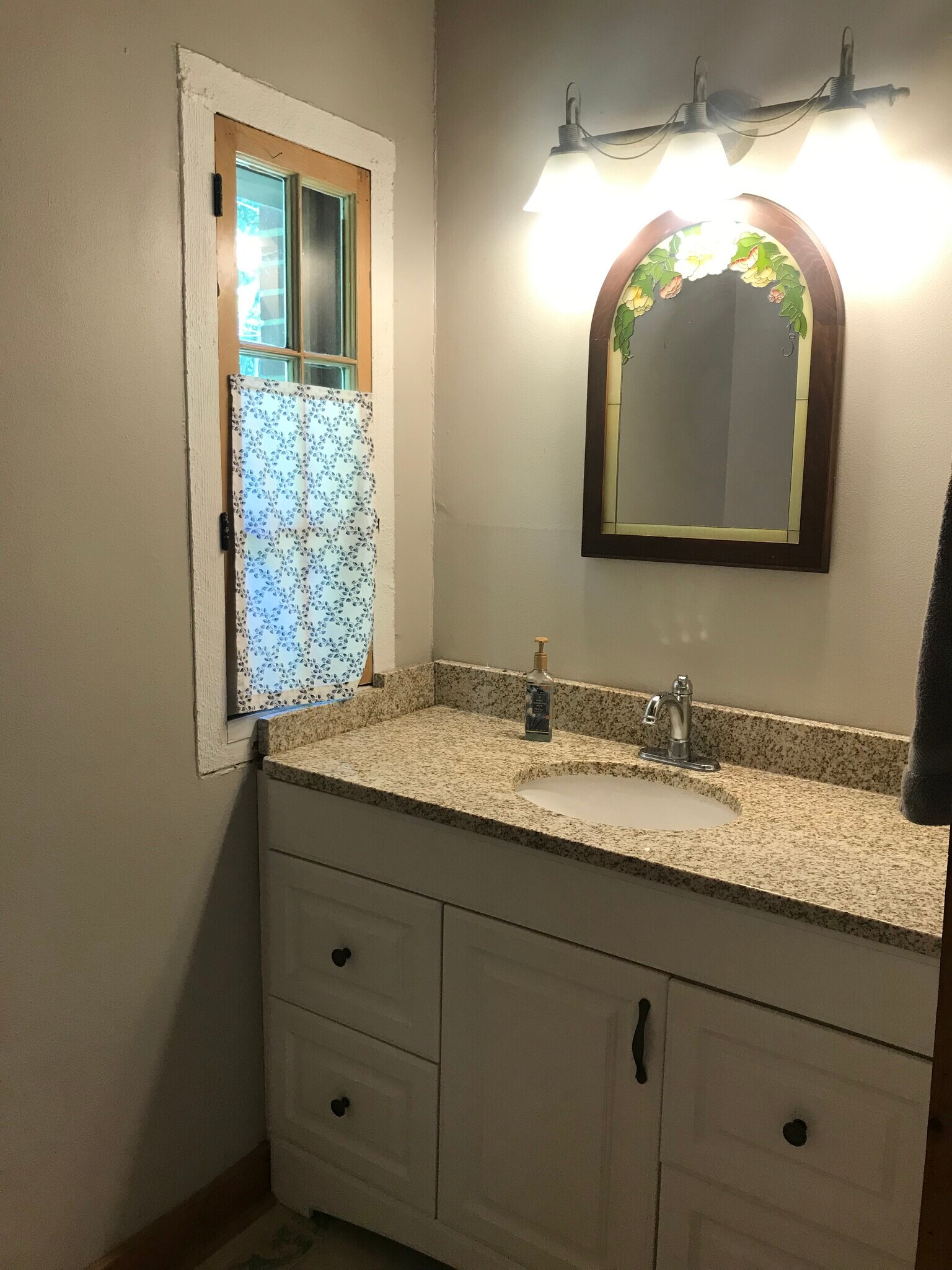 Marble top vanity - 1506 Emerald Dr