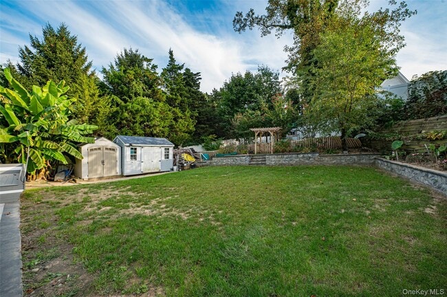 Building Photo - 850 St Johnland Rd