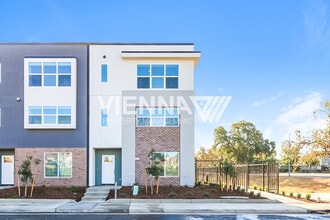 Building Photo - 8006 Quiet Knolls Dr