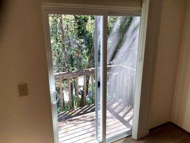 Building Photo - Two Bedroom Duplex in South Hills Area