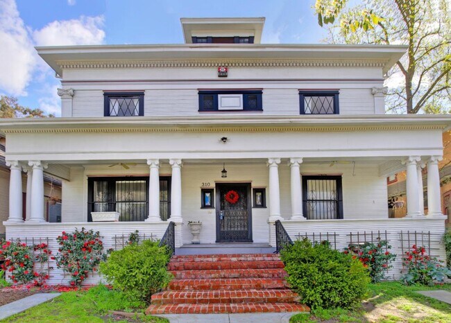 Primary Photo - 310 E Vine St