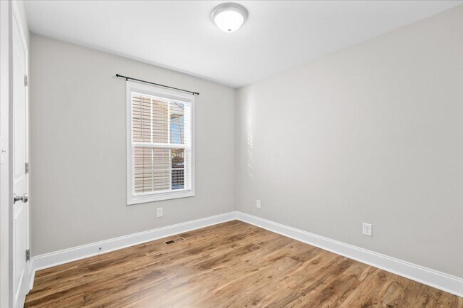 Building Photo - Pristine 3 Bed 2 Bath Home in Dalton