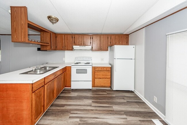 Building Photo - 2 Bedroom, 1 Bathroom Home in Charleston Farms - North Charleston