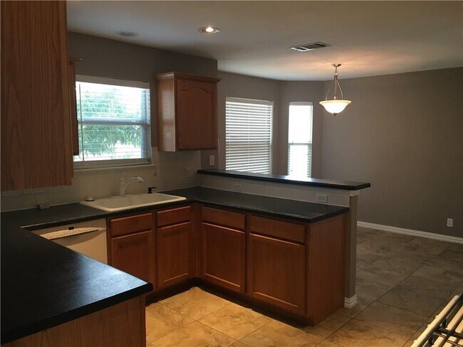 Building Photo - 312 Estate Dr