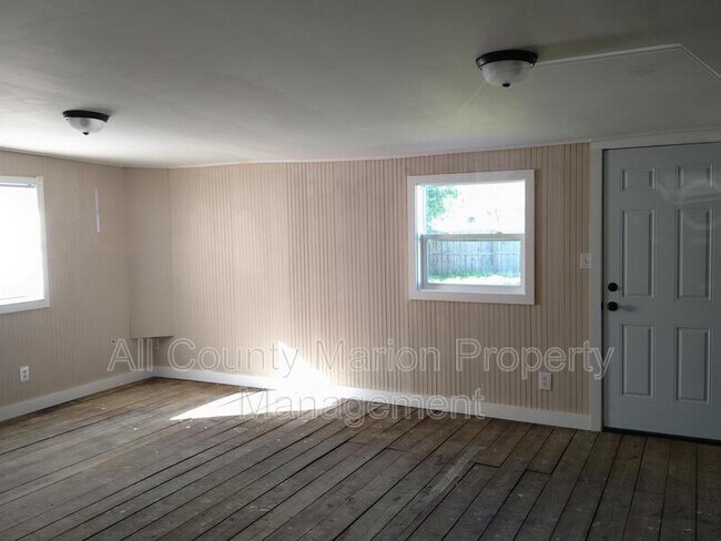 Building Photo - 2100 SW 42nd Ave