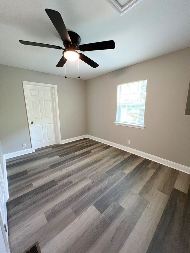 Building Photo - Renovated Home Off Madison Street – Pet Friendly!