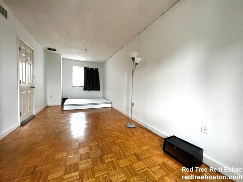 Building Photo - 152 Kelton St