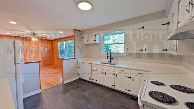 Building Photo - 27 Binks Dr