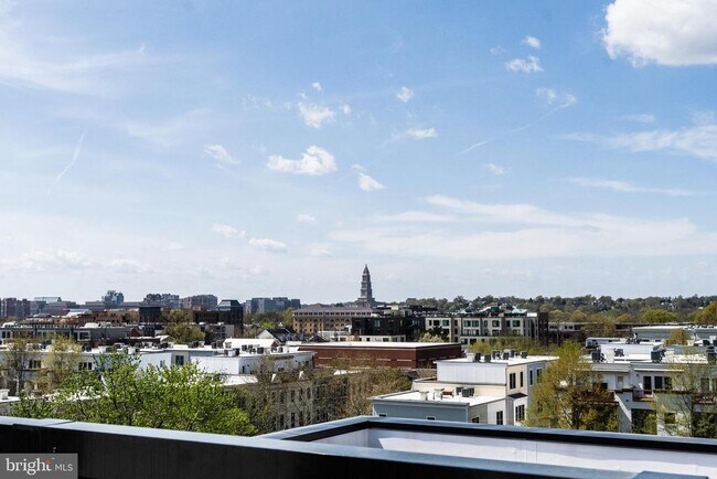 Building Photo - 811 S Columbus St