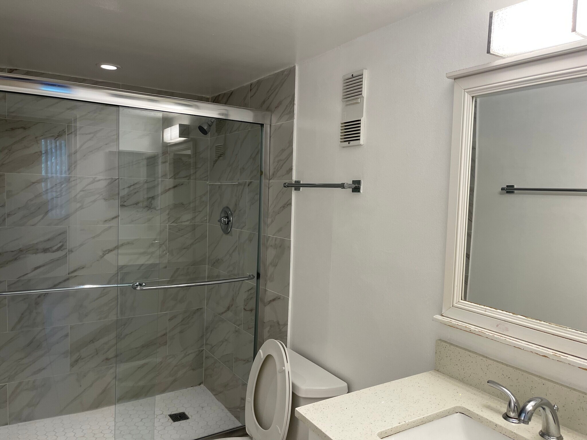 Building Photo - 9461 Evergreen Pl