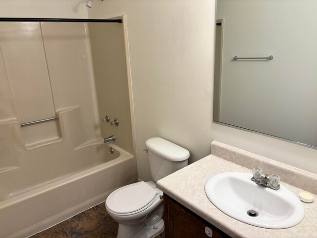 Building Photo - 32 7th Ave