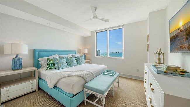 Building Photo - 800 N Tamiami Trl