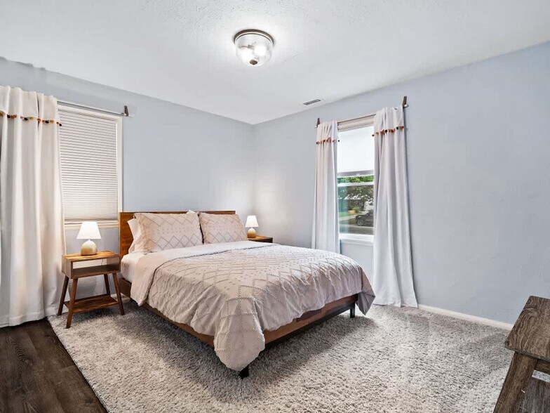 Building Photo - 6771 Greenleaf Ave