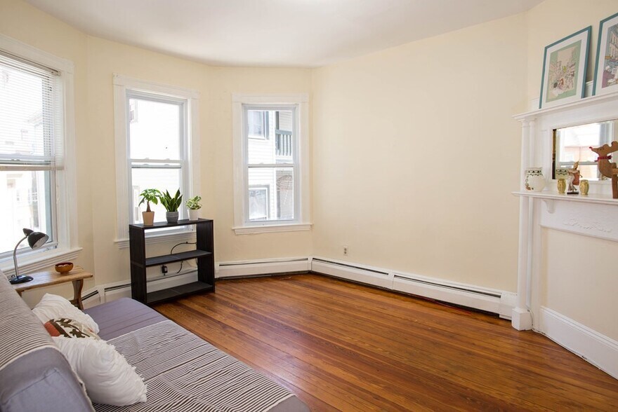 Building Photo - 97 Calumet St