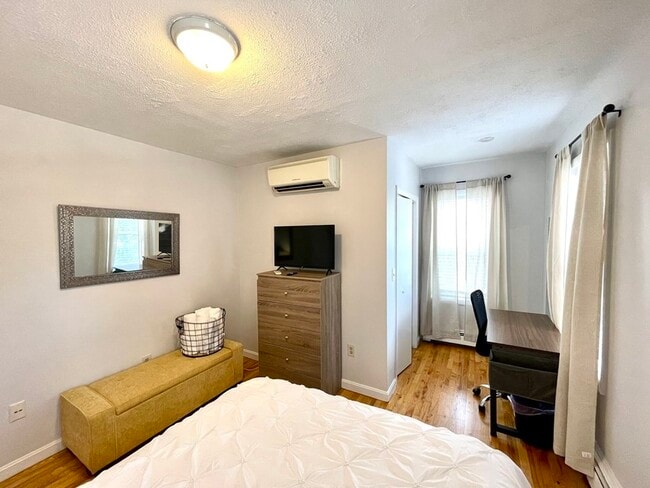 Building Photo - 1002 Tremont St