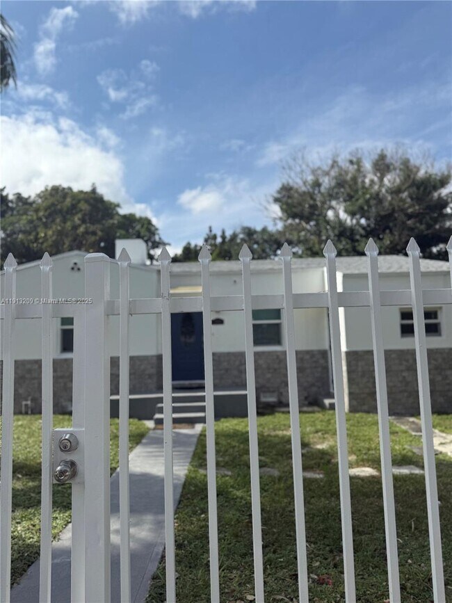 Building Photo - 5636 NW 4th Ave