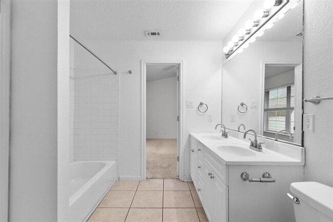 Building Photo - 2602 Peach Tree Ln