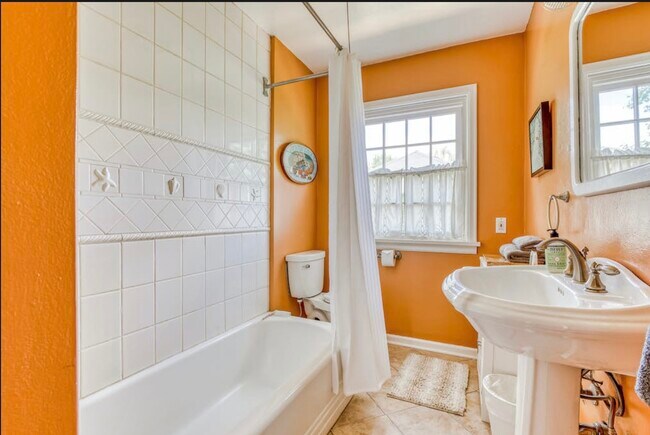 Building Photo - 6309 NE Broadway