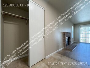 Building Photo - 123 Adobe Ct