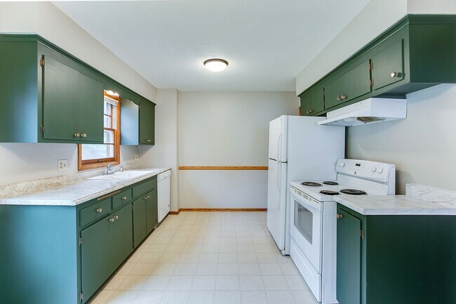 Building Photo - Updated 3 Bedroom Duplex in Battle Creek