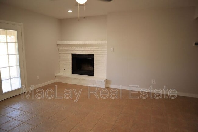 Building Photo - 5415 S Hazelton Ln