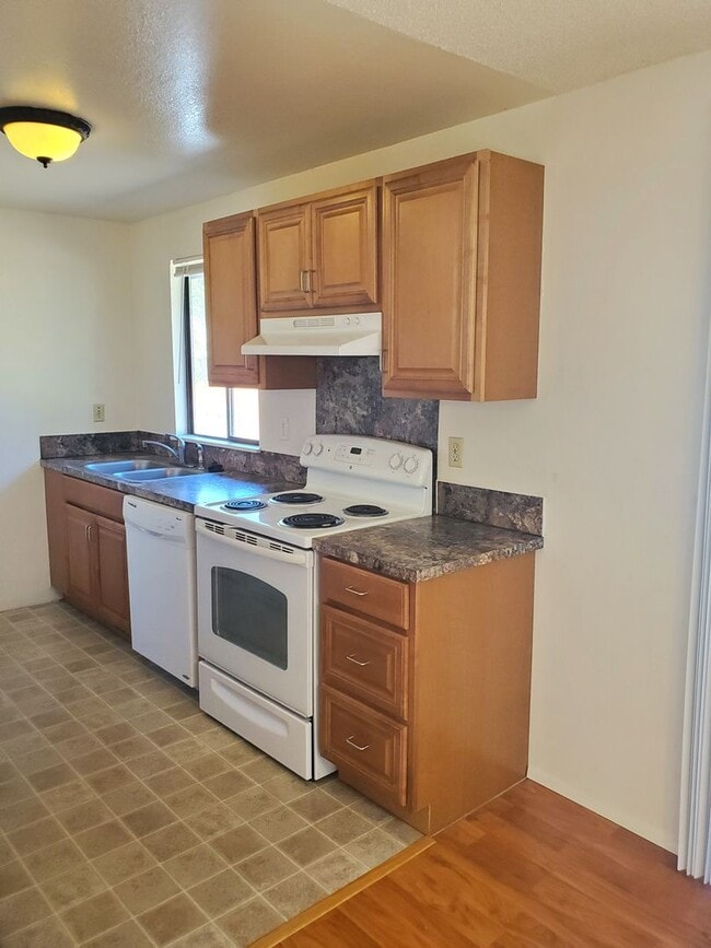 Building Photo - 3 Bedroom Home In East Bremerton