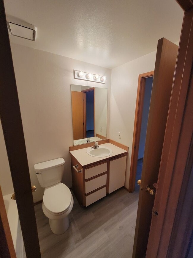 Building Photo - 2804 Pine Rd NE